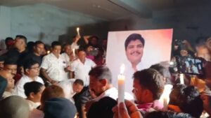 भावनाओं का विस्फोट: नीरज सिंह को न्याय दिलाने के लिए धनबाद में कैंडल मार्च, हजारों की भीड़