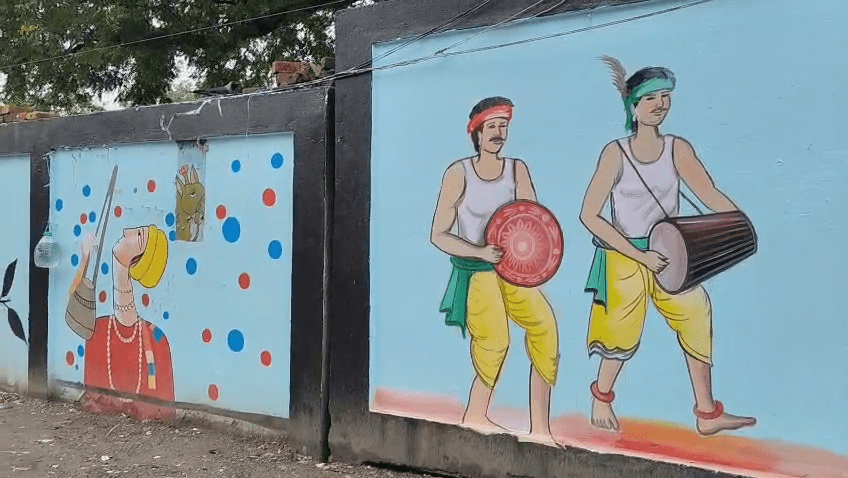 धनबाद की दीवारों पर बनी आदिवासी कला और चित्रकारी