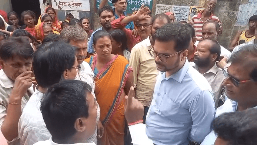 15 दिन से बिजली की समस्या झेल रहे लोगों का फूटा गुस्सा 