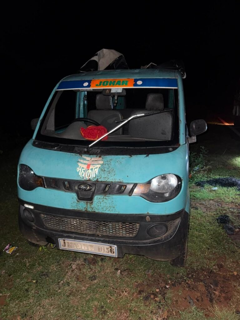 धनबाद पहुंचने पर बरवाअड्डा पुलिस सभी नक्सलियों को सीधे सदर अस्पताल लेकर पहुंची।