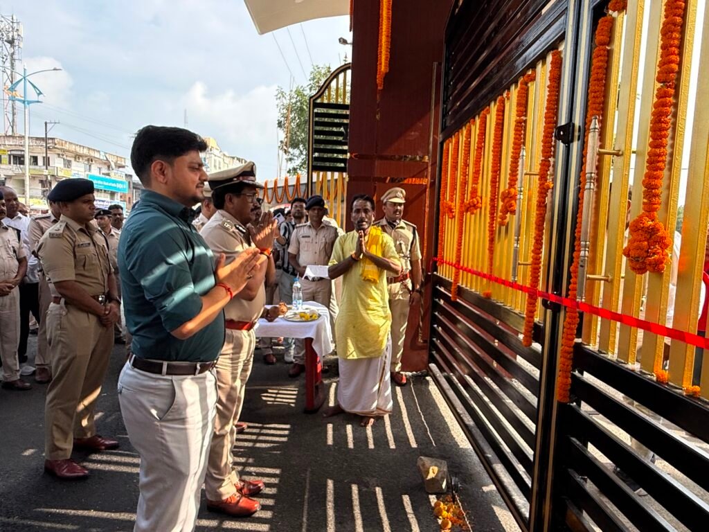 धनबाद पुलिस केंद्र को मिली नई पहचान, 20 फीट ऊंचे भव्य मुख्य द्वार का उद्घाटन