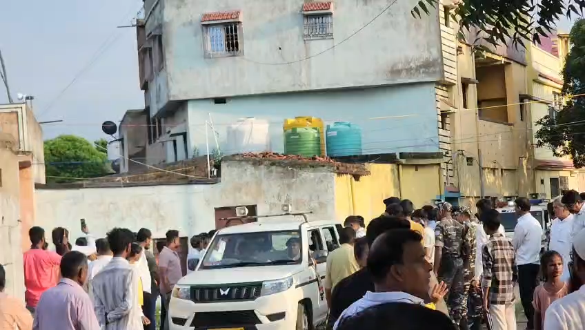 छाताबाद में भू-धंसान की घटनाओं को लेकर पहले भी सुरक्षा और पुनर्वास की चिंता सामने आती रही है।
